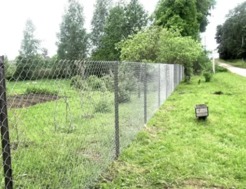 Забор из сетки рабицы